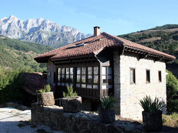 Camaleño Albergue Turistico Valdebaro מראה חיצוני תמונה